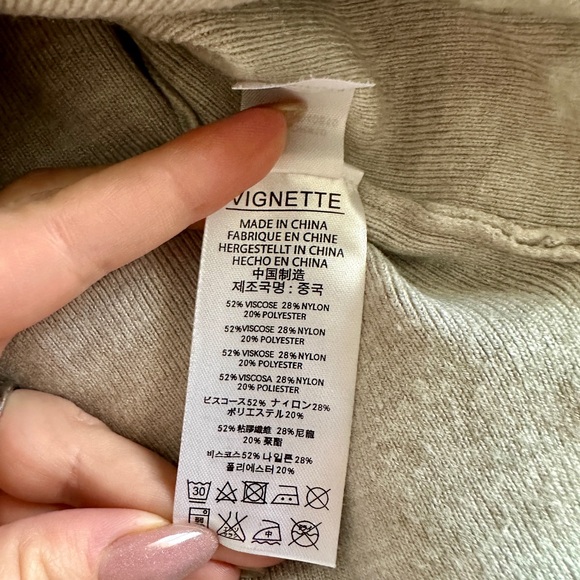 Like new Vignette hoodie 4T - Picture 4 of 5